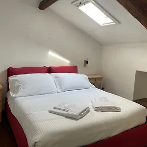 https://larch-comfortrelax-yellow-house-di-viale-certosa.italymilanhotels.net